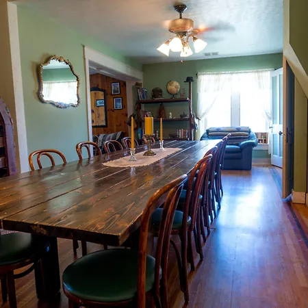 Indiana Jones Bed And Breakfast-3